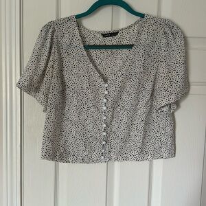 Crop top with flutter sleeve